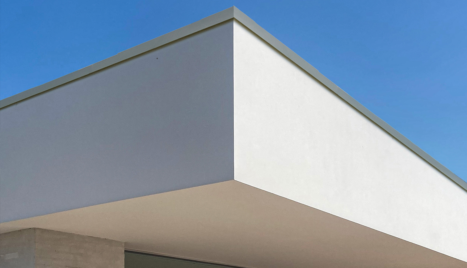 Architektenhaus mit sichtbarem Abschlussblech